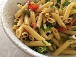 La pasta fredda non è altro che un'insalata di pasta condita con verdura di stagione, cotte o crude e altri ingredienti per rendere il piatto ancora più completo! Pasta Fredda Con Rucola Pomodori E Formaggio Le Ricette Di Francesca