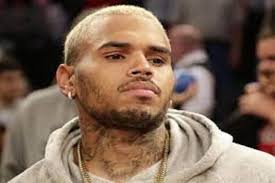 Chris Brown a un nouveau nom de famille ; un "cadeau" de Davido