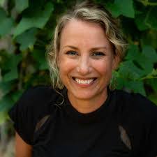 Alison Harney's Instagram, Twitter & Facebook