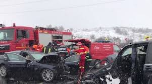 Din primele informatii reiese ca principala cauza a producerii accidentului a fost neadaptarea vitezei la conditiile dificile de trafic, carosabilul fiind umed. Stiri Despre Accident Dn1