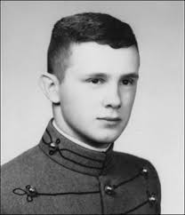 We are pleased to honor our living veterans and active duty military  personnel this Veterans' Day. Thank you for your service! The following  have been honored through the Roberts Activities Committee by