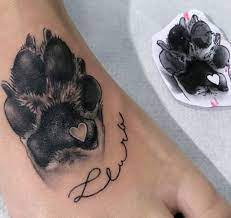 So, if you want to keep it hidden or just a little closer to your heart, that's fine too. 70 Beste Paw Print Tattoo Ideen Fur Hundeliebhaber Seite 11 Von 15 Die Pfoten In 2020 Dog Tattoos Print Tattoos Pawprint Tattoo