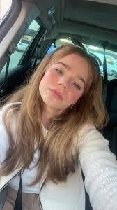 Melissa Grass's Instagram, Twitter & Facebook