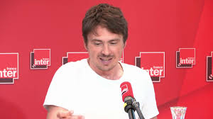 Cette semaine une grande chaîne de télé fêtait son anniversaire (thomas vdb). Greve Et Playlist De Greve La Drole D Humeur De Guillermo Guiz Youtube