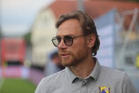 Карпин — явно менее рефлексирующий, менее сомневающийся в себе человек, чем кононов. 5y4emsr9o1efom