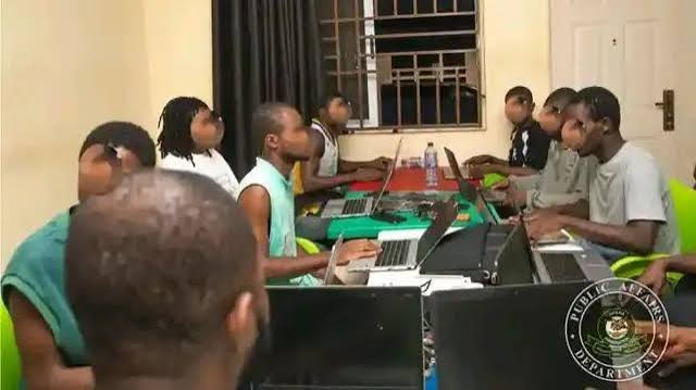 Internet fraud in Ghana: Immigration arrest 93 Nigerians in Ghana ova alleged internet fraud and oda crimes - BBC News Pidgin