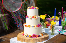People don't just put flowers on any cake! Wedding Cake Advice How To Incorporate Edible Flowers Into Your Wedding Cake Design By Dainty Bakes