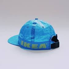 Everybody Seems To Be Jumping On The Idea Of Turning The Furniture Giant S Famous Blue Bag Into A Must Have Fas Sac Ikea Sacs Bleus Comment Faire Des Vetements