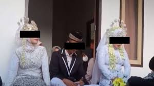 Semua komik penuh warna dan definisi tinggi. Viral Lelaki Nikahi Dua Perempuan Sekaligus Buka Amplop Saat Malam Pertama