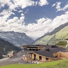 Sehr eindrucksvolles gebäude mit motorradmuseum, biergarten, restaurant und mautstelle. Top Mountain Crosspoint Mit Motorrad Museum In Obergurgl Hochgurgl