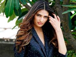 Thiya Shetty S Charitable Side Athiya Shetty Ngo Filmibeat 32b, date de naissance, couleur des cheveux, couleur des yeux, nationalité. athiya shetty ngo filmibeat