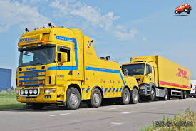Het is 18:29 als dbc 6416 met een uc door hoogkerk komt, op weg als trein 61300 naar kijfhoek. Foto Scania 144 Van Poort Takel En Bergingsbedrijf Bv Truckfan