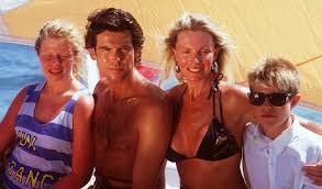 Blackpink, pierce brosnan, nicole richie scheduled for june 26 tonight show starring jimmy fallon blackpink will perform on friday's fallon. by brian cantor jun 19, 2020, 2:34 pm Pierce Brosnan Seine Tochter Charlotte Ist Gestorben