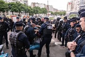 Répression des militant·es devant le siège d'Amundi : les ONG déposent  plainte à l'ONU et dénoncent une dérive autoritaire qui présage du pire  avec l'extrême droite aux portes du pouvoir. - Espace