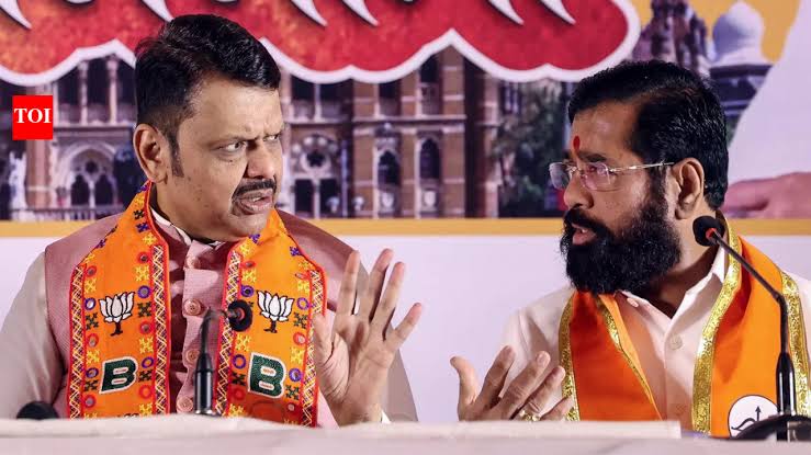 धाराशिवमध्ये नगरसेवकांची पळवापळवी; भाजप ऐवजी एकनाथ शिंदेंच्या शिवसेनेत प्रवेश, राजकीय वातावरण तापले