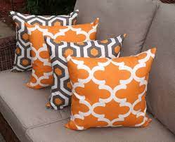 Shop orange decorative pillows in a variety of styles and designs to choose from for every budget. Orange And Grey Rangement Decoratif Interieur Maison Design Decoration Salon
