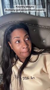 What Did Tĥe Lawyer Find Wrong with Anthonys Divorce Papeŕs