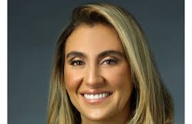 Hispanic Engineer celebrates a young Latina surgeon who leads a breast  surgery program