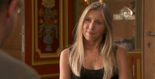 Dans les saisons précédentes, il arrivait régulièrement qu'un agriculteur loupe l'arrivée d'une de ses prétendantes. L Amour Est Dans Le Pre Le Cadeau Original Offert Par Estelle A Denis Video Soirmag