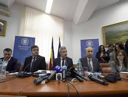 Pregătește proiecte de legi și proiecte de hotărâri ale guvernului în domeniul justiției. Dezbatere PublicÄ Pe Tema Legii GraÈierii Èi Amnistiei La Ministerul JustiÈiei Opinii Pro Èi Contra In Randul ParticipanÈilor
