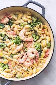 This Shrimp And Broccoli Alfredo Dish Combines All The Best Things About Al Dente Pasta Creamy Cheesy Alfre Shrimp And Broccoli Broccoli Recipes Pasta Dishes