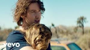 verse 1: walking through the door of this old and lonely place that used to feel like us remembering the only thing that made me feel like i was worth the love. Martin Garrix Dean Lewis Used To Love Text Songtextes De