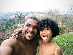 O jovem jogador esteve mais de uma semana em coma, e a 14 de maio. Apos Cinco Dias Em Coma Filho Do Goleiro Elisson Morre Em Betim Cidades Home