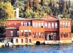 Fransız asilzadesi necib bey, melike aliye hanım'la evlenebilmek için müslüman olmuş. Kont Ostrorog Ta Asalet Var