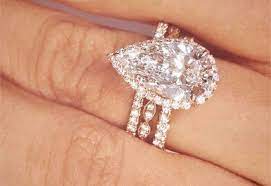 Fake In Love The Wedding Chapter 4 Chaos At The Mall Wedding Rings Vintage Pear Shaped Halo Engagement Ring Wedding Rings Rose Gold