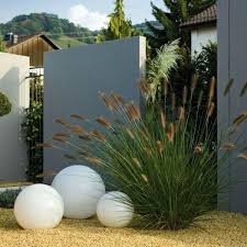 Provide Your Front Lawn Or Backyard A Fresh Look This Season With These Wonderful Garden De Front Yard Landscaping Design Rock Garden Landscaping Garden Styles
