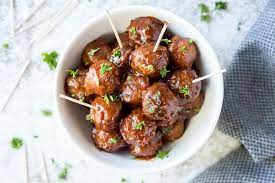In a large bowl, mix together ground beef, bread crumbs, parmesan, parsley, egg, salt, and crushed red pepper flakes. Crock Pot Cocktail Meatballs The Classic Party Snack Valerie S Kitchen