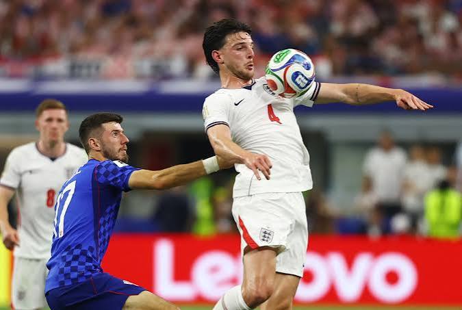 HLV Tuchel nói điều cực bất ngờ về chấn thương của Declan Rice sau trận Anh  thắng Croatia, hóa ra là…