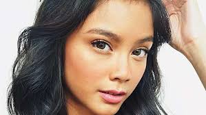 I think the headband trend was started by girls with stubborn, frizzy. How To Fix Your Frizzy Baby Hairs According To Hairstylists