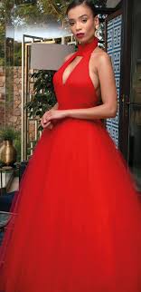 Qiniso van damme, ster van die program, met die ring aan haar ringvinger. Looking For Mr Right