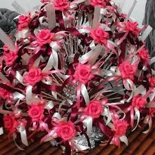 Masukkan inti bunga di tengahnya. Seni Bunga Pahar Deenamik