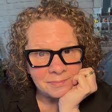 Sharing Dull Phone Photos in the Dull Women's Club