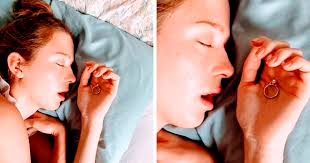 BF Decides To See How Far He Can Take Parading Engagement Ring In Front Of  His GF Without Her Noticing (22 Pics)