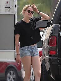 Kristen stewart goes glam at a screening for her upcoming film on the road held at disney park avenue on monday (september 10) in new york city. Kristen Stewart Preparing For A Road Trip In Los Angeles 07 30 2016 1 Hawtcelebs