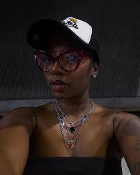 shawty bad as hell & got motion. ⚡️