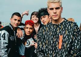 Cnco nació en el talent show de univisión la banda, un programa que buscaba un grupo de chicos que reunieran el talento suficiente para formar. Com Um Estilo Reggaeton Lento E Clipe Em Preto E Branco Cnco Lanca Tan Enamorados Festival Teen