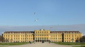 Het paleis ligt in het westen van de stad in de wijk hietzing. Schonbrunn Quelle Der Schonheit 3sat Mediathek