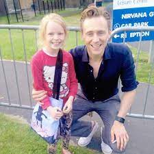 Click here to find personal data about sarah hiddleston including phone numbers, addresses, directorships, electoral roll information, related property prices and other useful information. This Is Precious I Want To Hug Both Of Them Tom Hiddleston Toms Thomas William Hiddleston