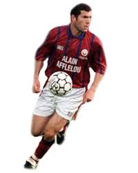 Phải rời xa gia đình ở tuổi 14, zidane vốn đã trầm tính lại càng ít nói hơn. Zinedine Zidane Biography