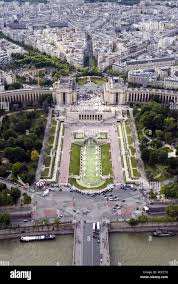 View from the top of the Eiffel Tower toward the district of Trocadero and  the Palais de Chaillot, Jardins du Trocadero, Paris, France Stock Photo -  Alamy