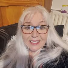 Whatever you're doing over the holiday, whether alone or with family and  friends, wishing you ALL a very happy and peaceful Christmas :) 🎄