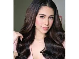 Chelsea Fernandez's Instagram, Twitter & Facebook