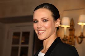 (click here for more info). Lorie Pester On A Survecu Au Confinement Avec Mon Cheri On Est Prets Pour Toute Une Vie