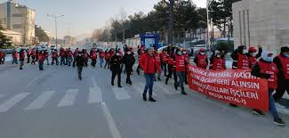 Işten çıkarmak yasak bu kod 29 ile insanlar hem işsiz bırakılıyor hem de insanların sicilleri kirletiliyor. Kod 29 La Kovulan Isciler Fabrikaya Yurudu Son Dakika Haberleri