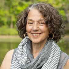 How Helping Other Women Boosts Your Career Success