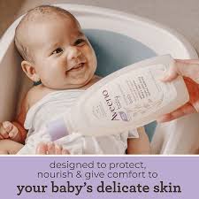 Fruity top notes of lemon peel and sweet apple add freshness to this soothing floral blend. Buy Aveeno Baby Daily Bathtime Solutions Gift Set To Nourish Skin For Baby And Mom 4 Items Online In Taiwan B005speskk